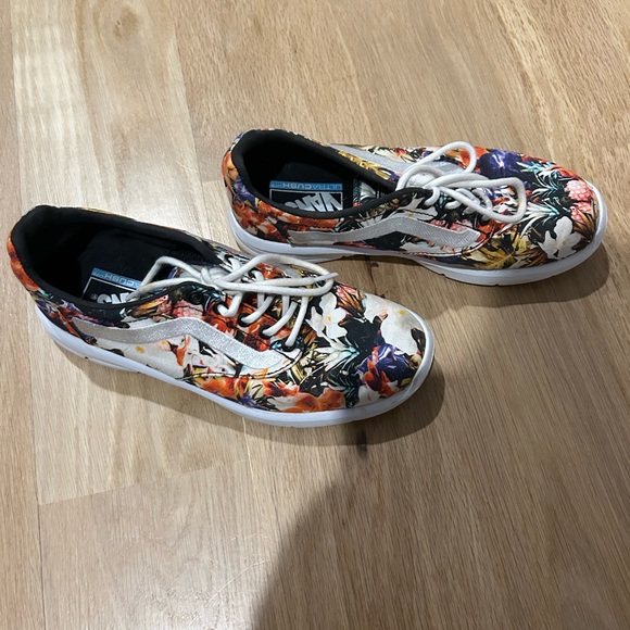 Vans Tropical Floral Print Sneakers Black White Red Orange Purple Pink Size 7 - Picture 2 of 5